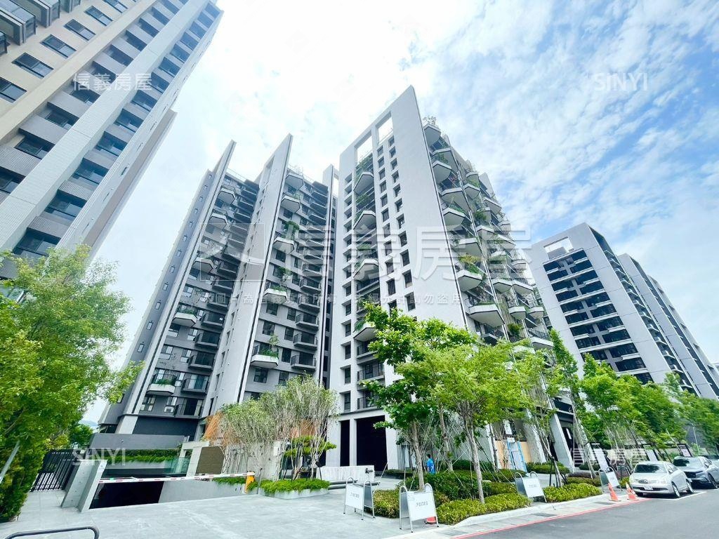 鉅虹嵐ＣＡＳＡ次頂樓裝潢房屋室內格局與周邊環境