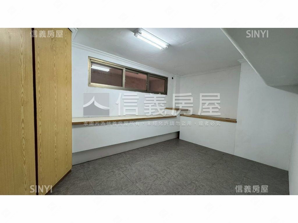 潭子榮興街商圈稀有角店房屋室內格局與周邊環境