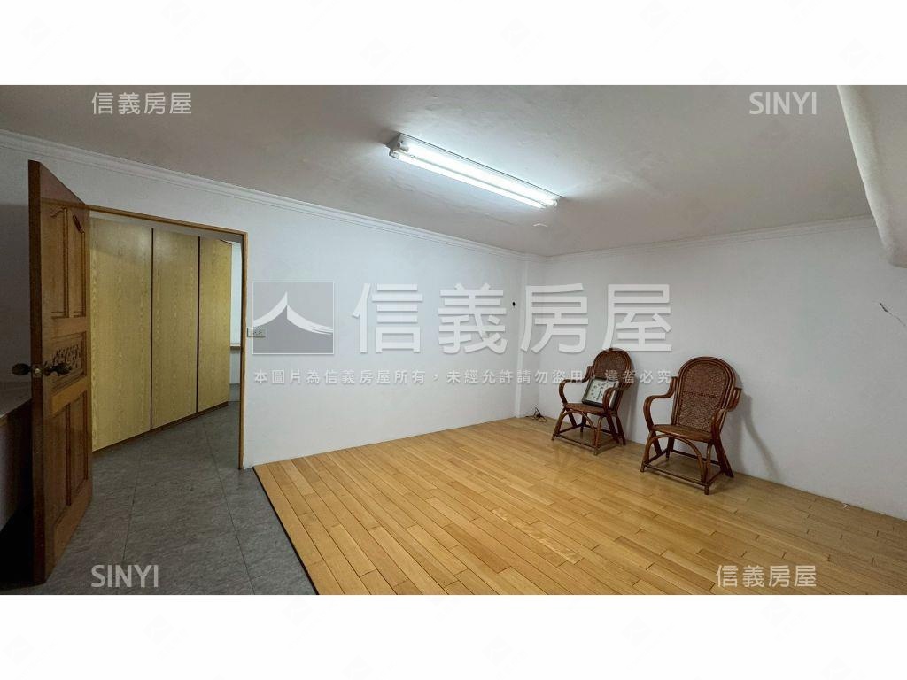 潭子榮興街商圈稀有角店房屋室內格局與周邊環境