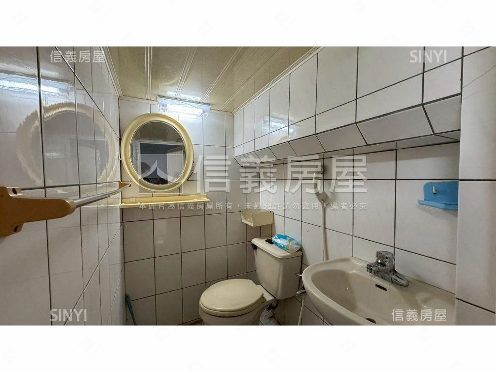 潭子榮興街商圈稀有角店房屋室內格局與周邊環境