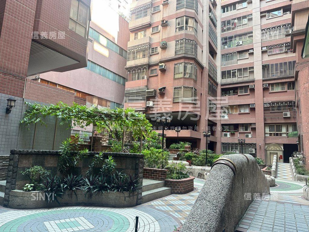 近中興大學三房車位房屋室內格局與周邊環境