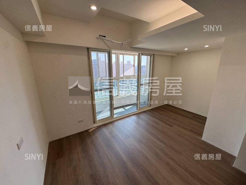 專任☆英雄鎮大兩房車位房屋室內格局與周邊環境