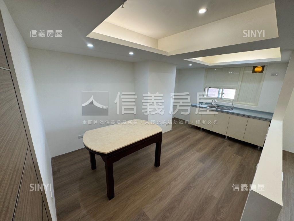 專任☆英雄鎮大兩房車位房屋室內格局與周邊環境