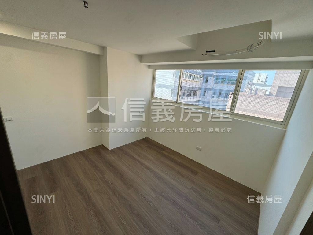 專任☆英雄鎮大兩房車位房屋室內格局與周邊環境