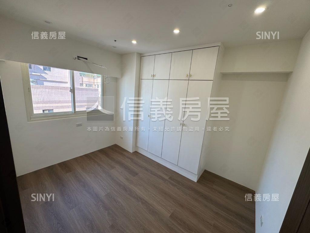 專任☆英雄鎮大兩房車位房屋室內格局與周邊環境