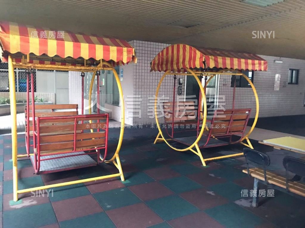 專任☆英雄鎮大兩房車位房屋室內格局與周邊環境