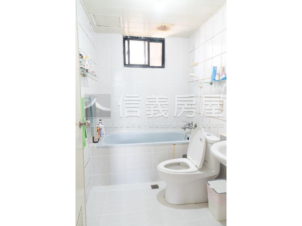 日月光景觀兩房車位房屋室內格局與周邊環境