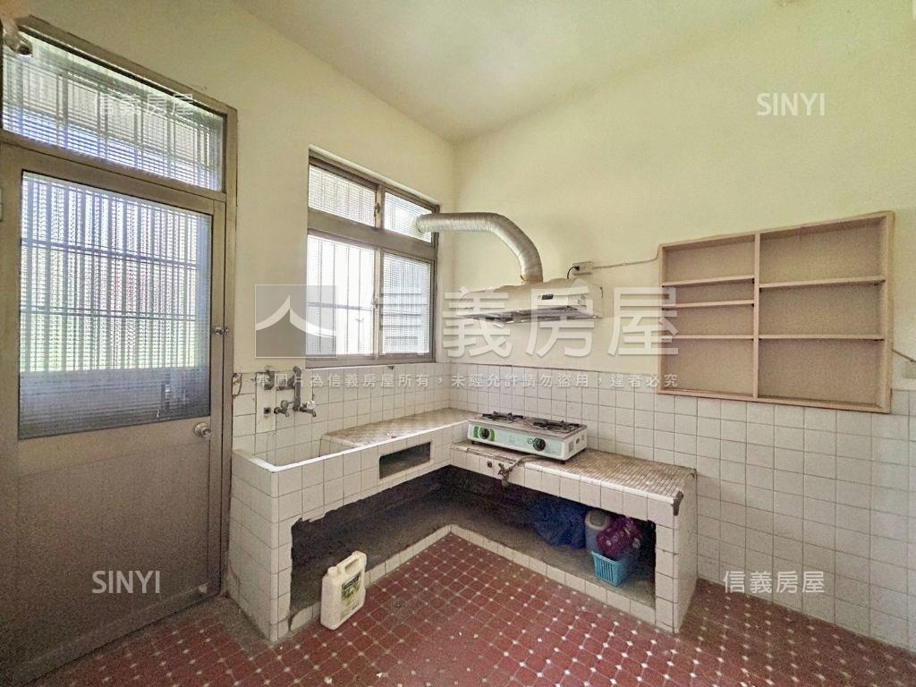 專任低總價中華路透天房屋室內格局與周邊環境