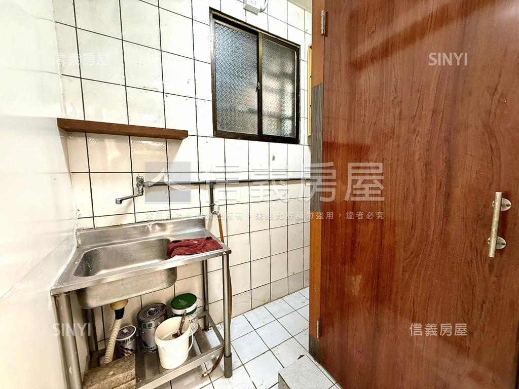 大面寬松山一樓角間金店房屋室內格局與周邊環境