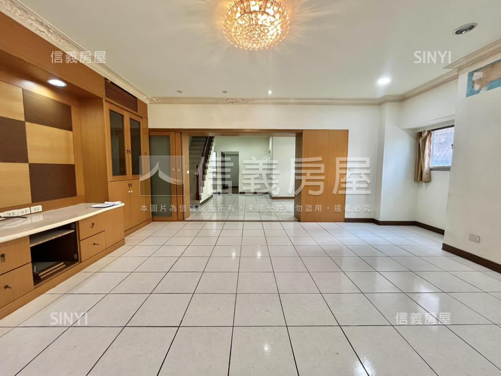 稀有星州大空間平面車位房屋室內格局與周邊環境