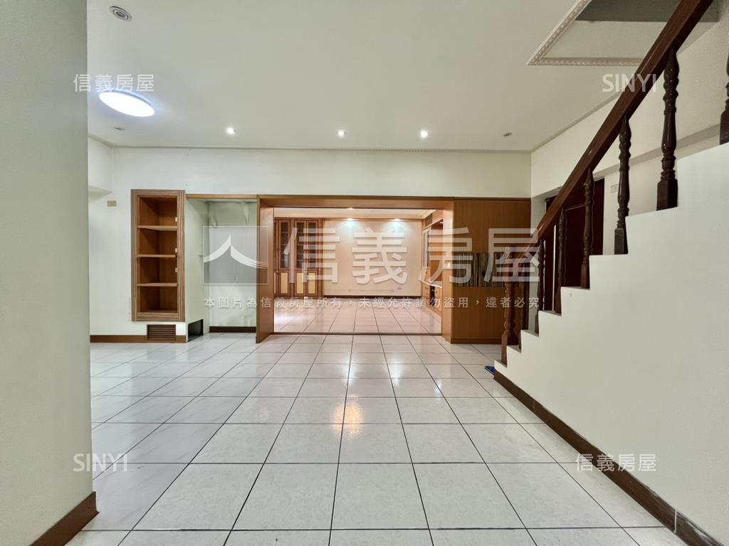 稀有星州大空間平面車位房屋室內格局與周邊環境