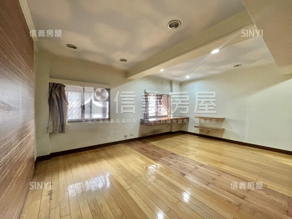 稀有星州大空間平面車位房屋室內格局與周邊環境