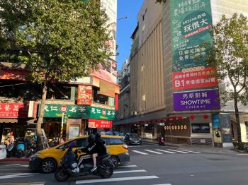 欣欣百貨旁低總價小店面