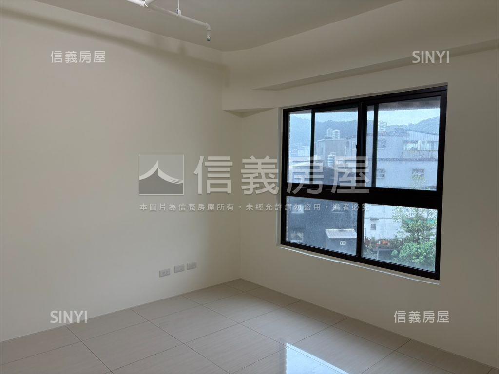 直面基隆港約５２坪大空間房屋室內格局與周邊環境