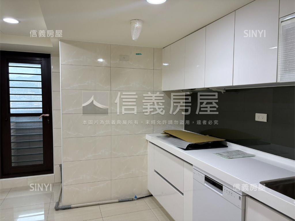 直面基隆港約５２坪大空間房屋室內格局與周邊環境