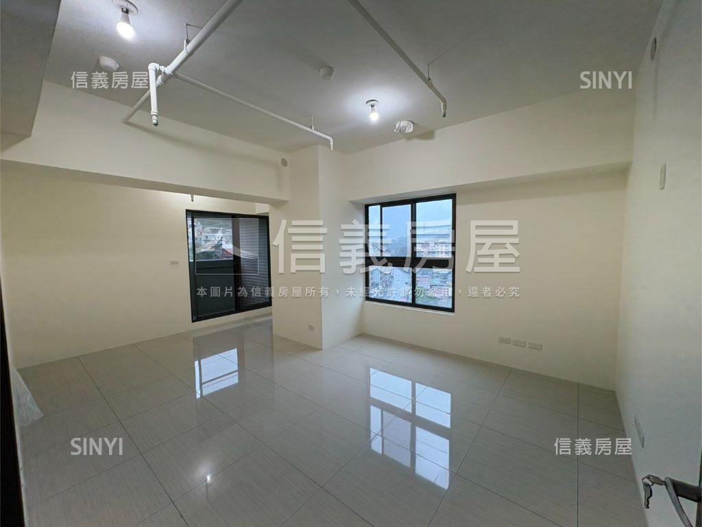 直面基隆港約５２坪大空間房屋室內格局與周邊環境