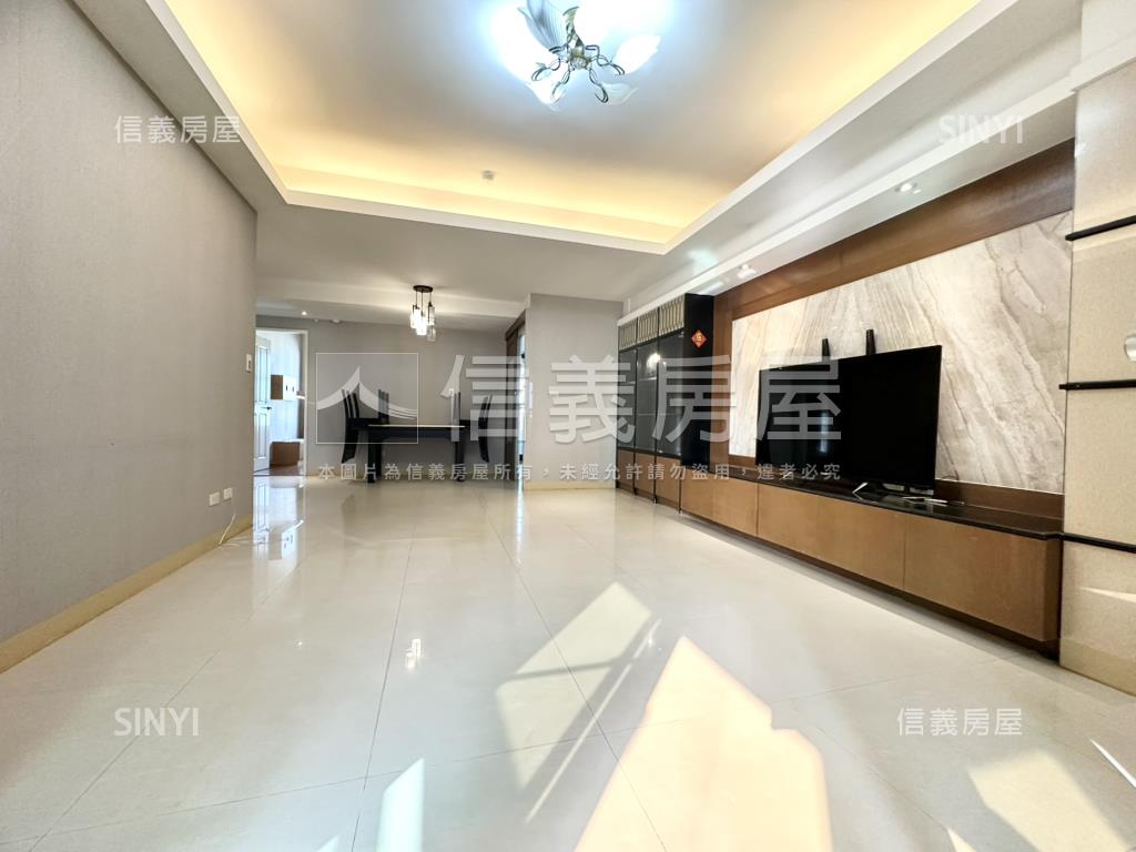 歐夏蕾陽台進出四房平車房屋室內格局與周邊環境