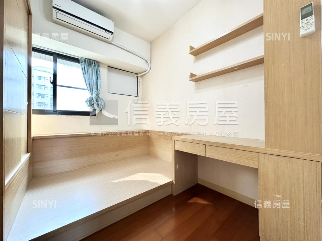 歐夏蕾陽台進出四房平車房屋室內格局與周邊環境