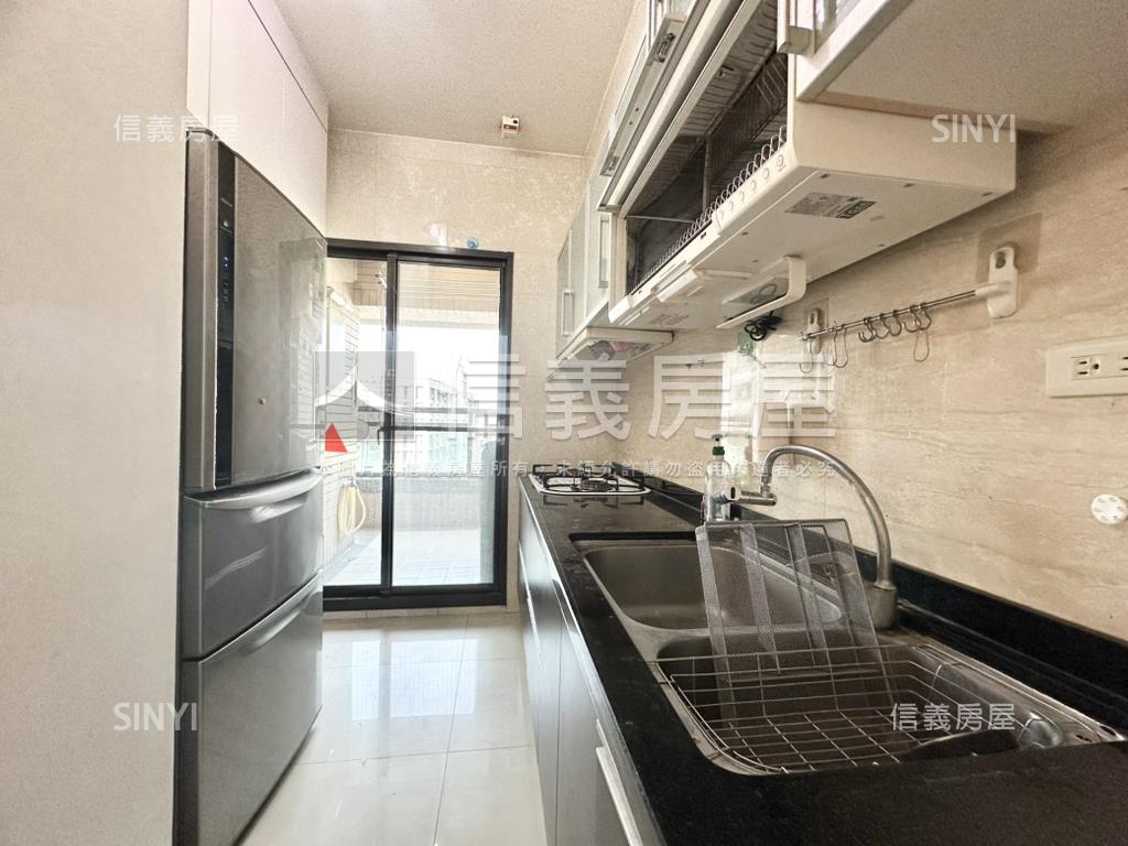 歐夏蕾陽台進出四房平車房屋室內格局與周邊環境