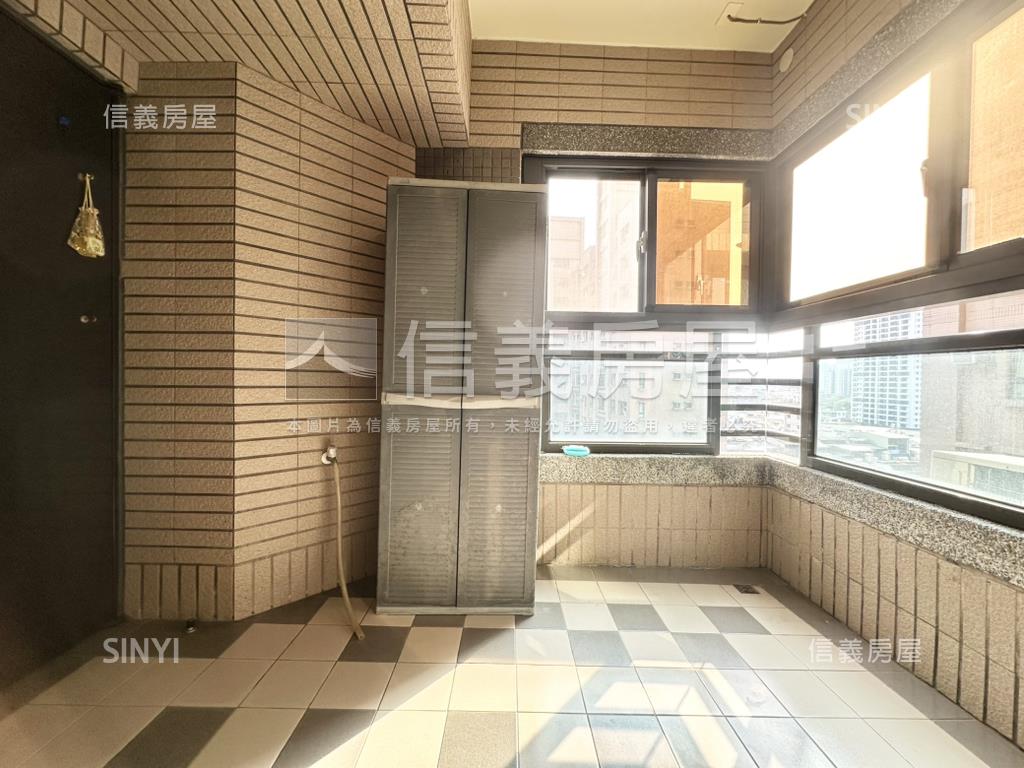 歐夏蕾陽台進出四房平車房屋室內格局與周邊環境