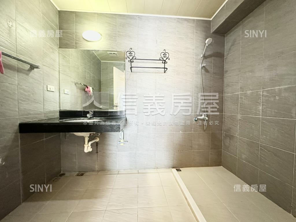 歐夏蕾陽台進出四房平車房屋室內格局與周邊環境