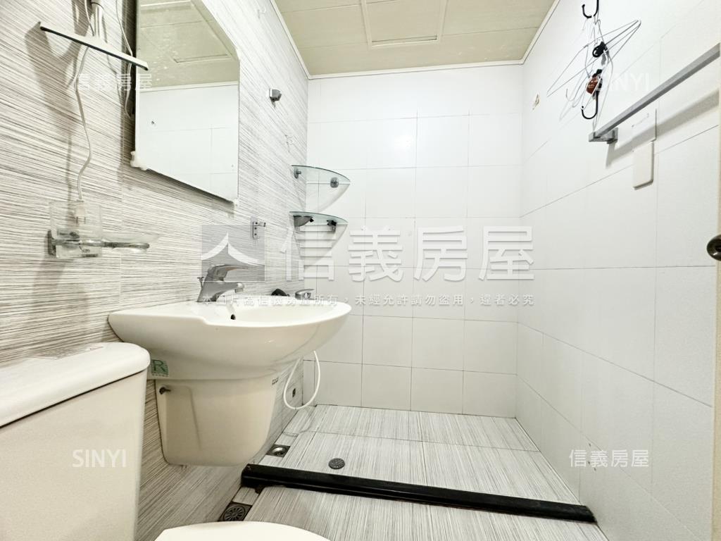 歐夏蕾陽台進出四房平車房屋室內格局與周邊環境