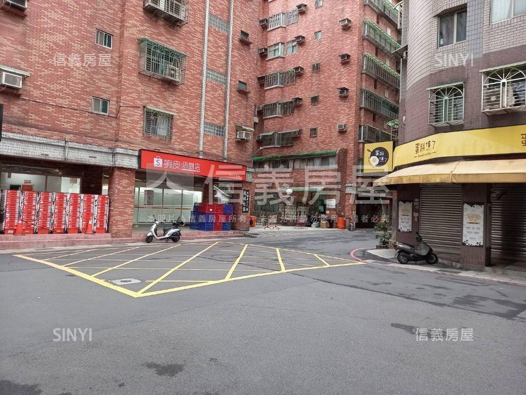 富貴獨立建號車位３１號房屋室內格局與周邊環境
