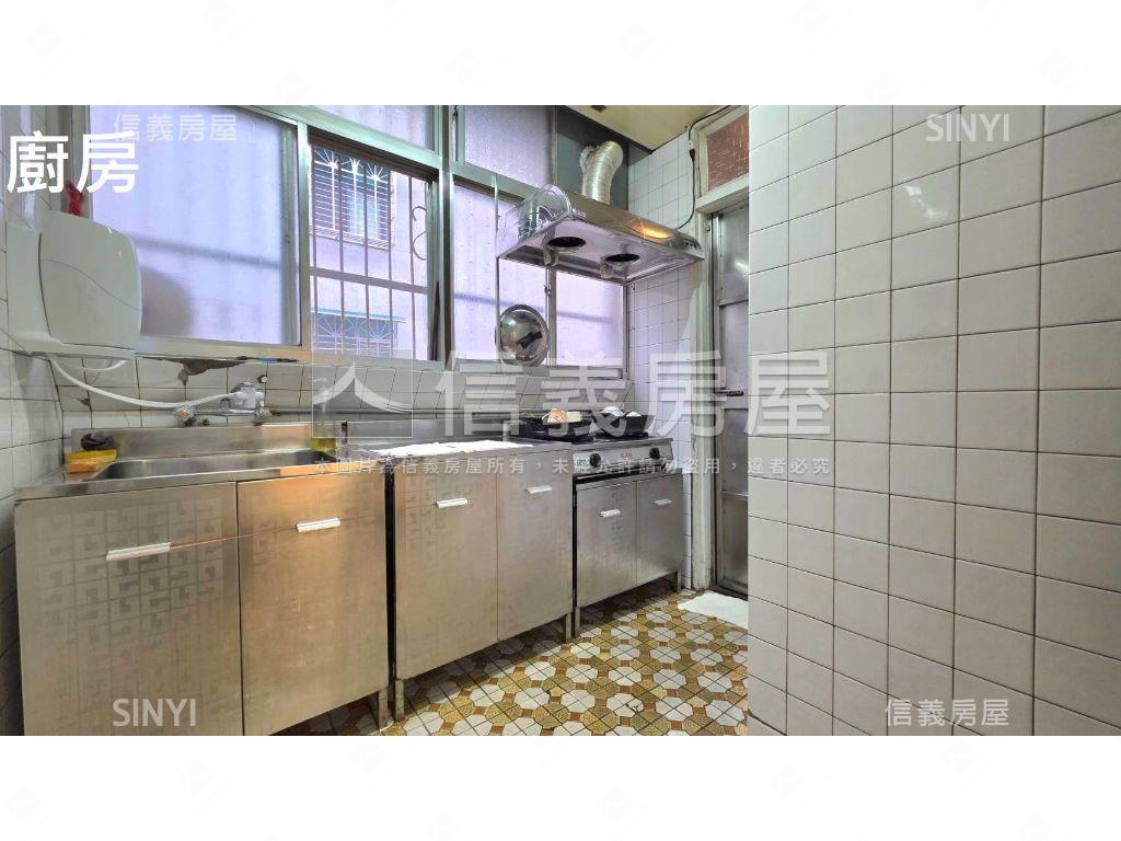 近中山國中捷運站黃金三樓房屋室內格局與周邊環境