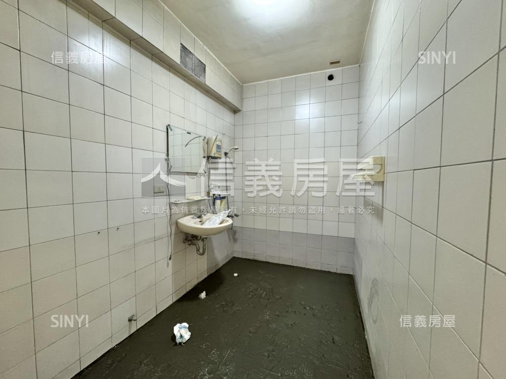 正進化路正四樓透店房屋室內格局與周邊環境