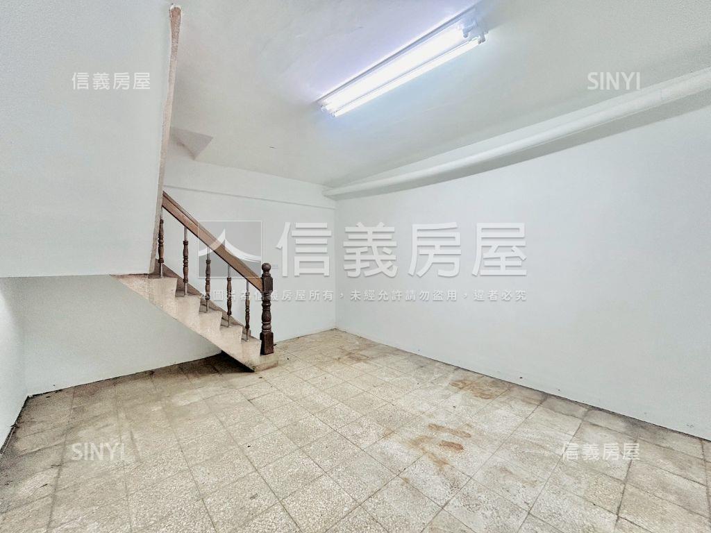 正進化路正四樓透店房屋室內格局與周邊環境