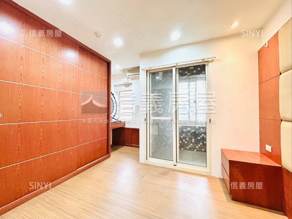 世青建業捷運方正二房房屋室內格局與周邊環境