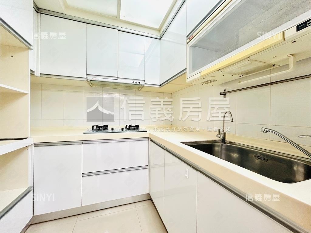 世青建業捷運方正二房房屋室內格局與周邊環境