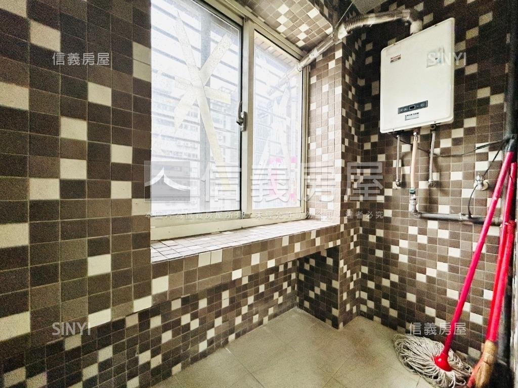 世青建業捷運方正二房房屋室內格局與周邊環境