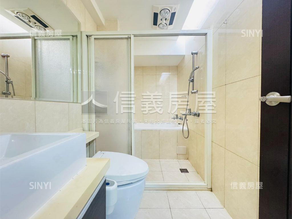 交通強低公設㊣電梯３房房屋室內格局與周邊環境
