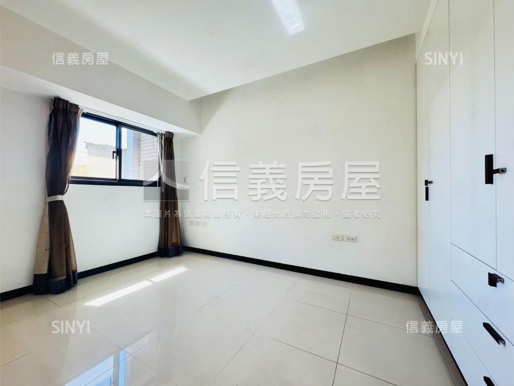 交通強低公設㊣電梯３房房屋室內格局與周邊環境