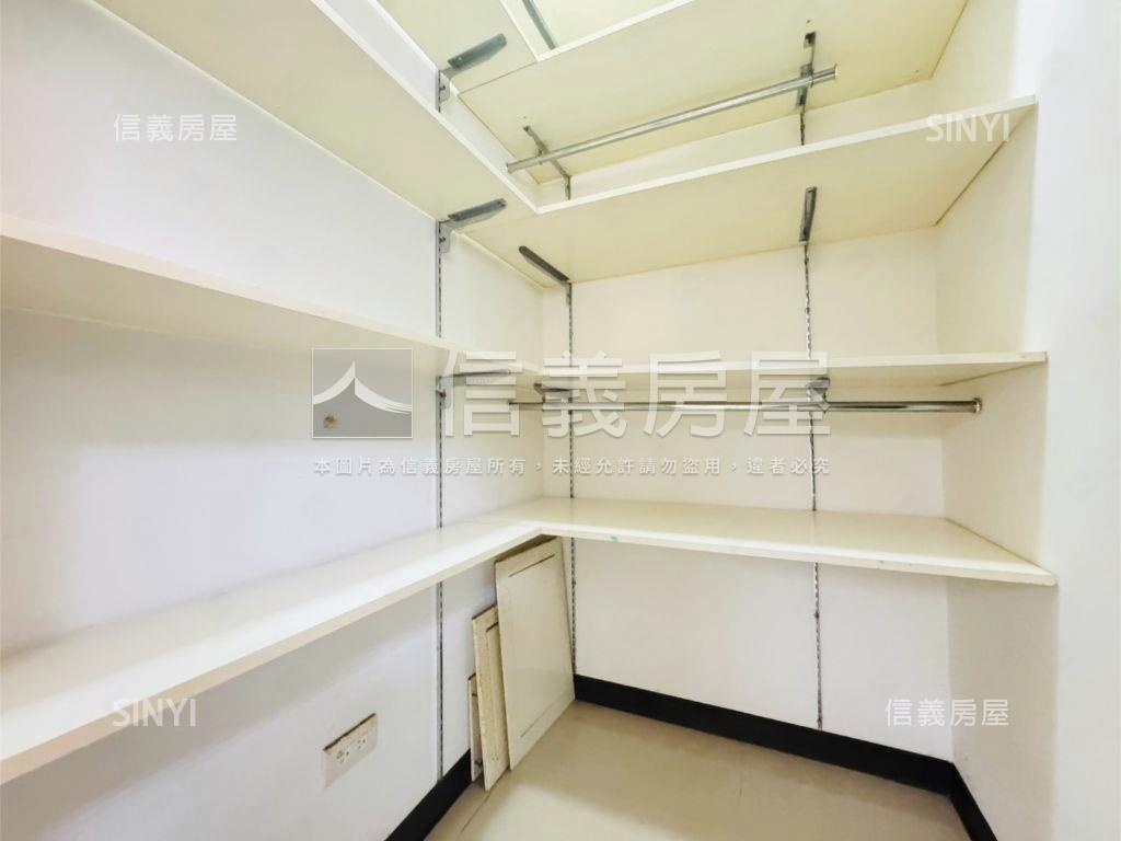 交通強低公設㊣電梯３房房屋室內格局與周邊環境