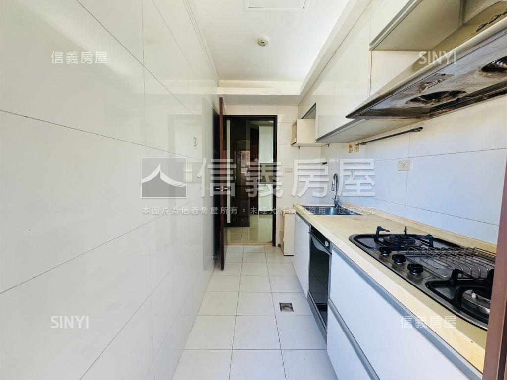 交通強低公設㊣電梯３房房屋室內格局與周邊環境