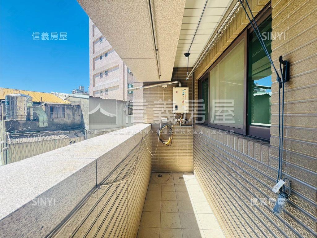 交通強低公設㊣電梯３房房屋室內格局與周邊環境