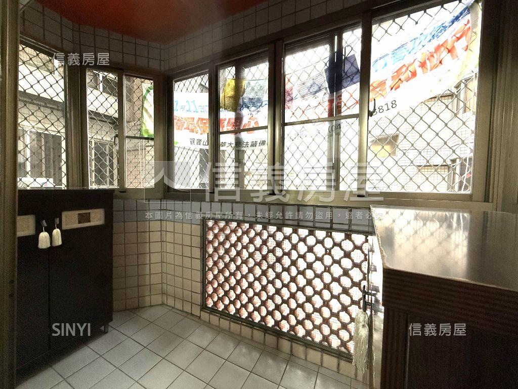 酷青島花園麗晶３房車位房屋室內格局與周邊環境