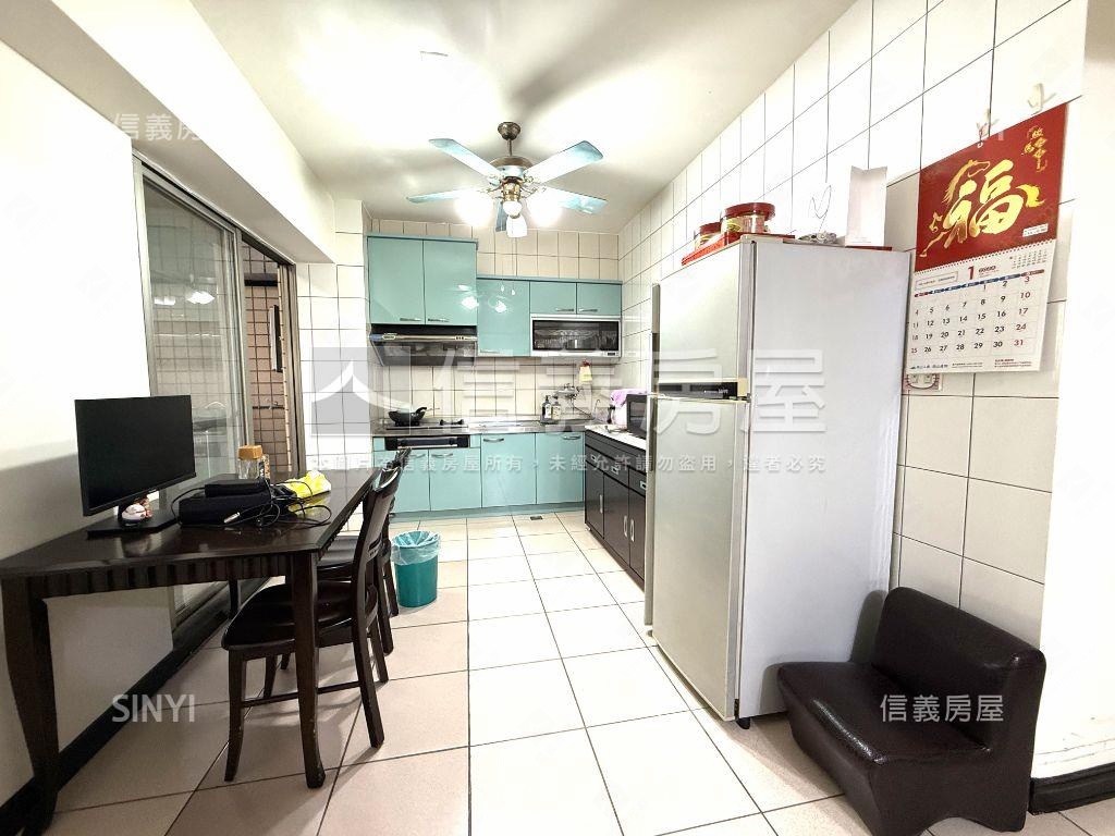 酷青島花園麗晶３房車位房屋室內格局與周邊環境