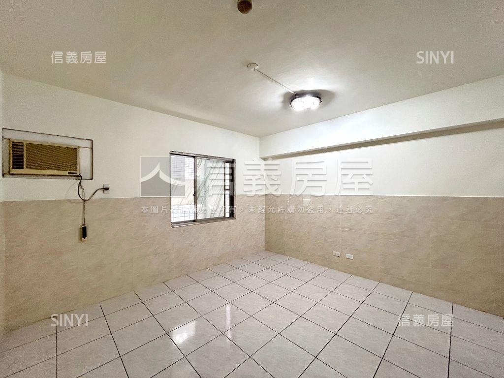 正公益路｜大四房平面車位房屋室內格局與周邊環境