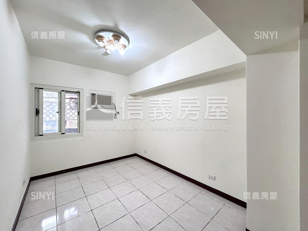 正公益路｜大四房平面車位房屋室內格局與周邊環境