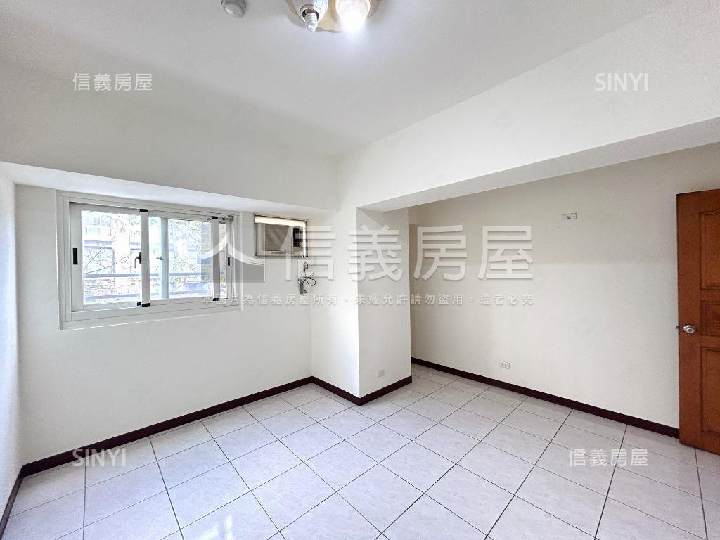 正公益路｜大四房平面車位房屋室內格局與周邊環境