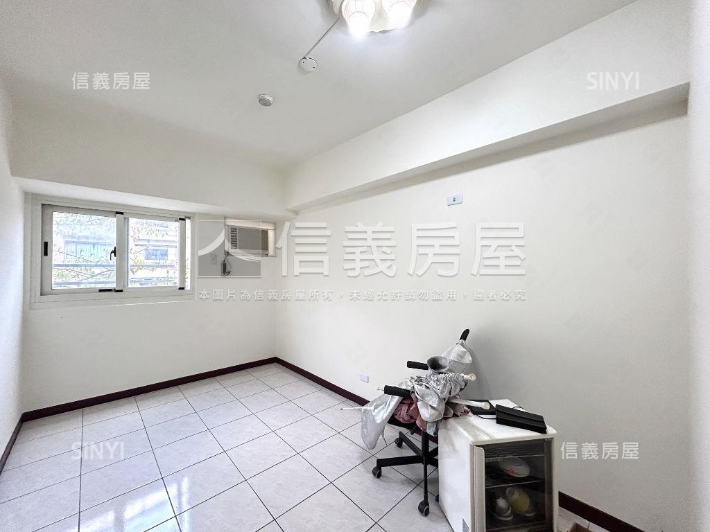 正公益路｜大四房平面車位房屋室內格局與周邊環境