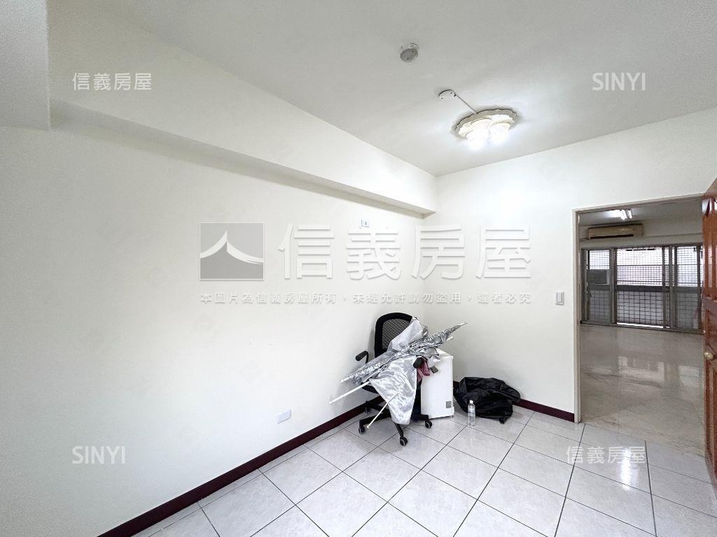 正公益路｜大四房平面車位房屋室內格局與周邊環境