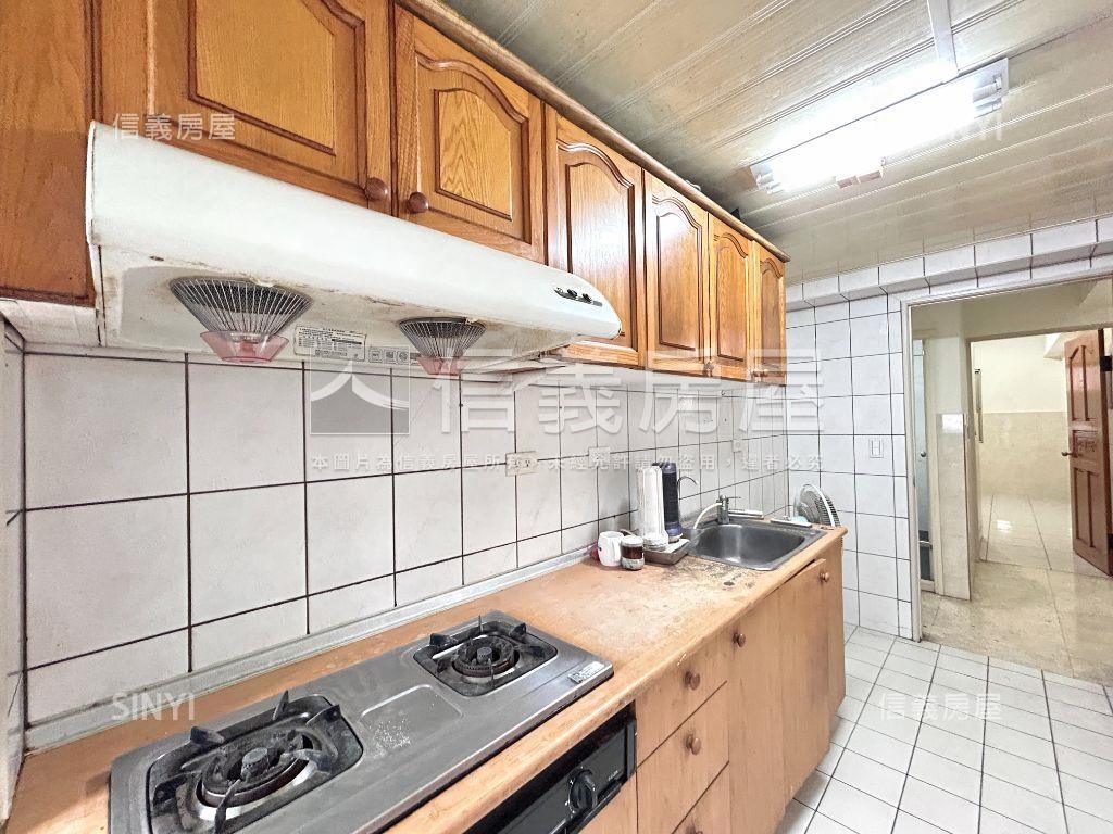 正公益路｜大四房平面車位房屋室內格局與周邊環境