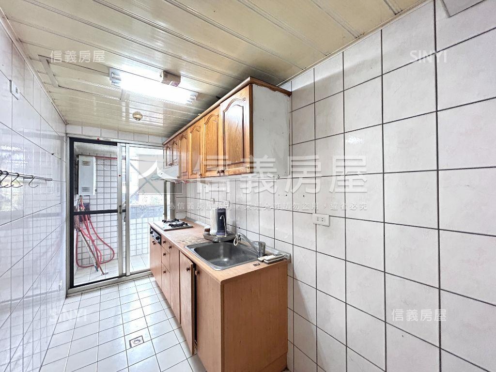 正公益路｜大四房平面車位房屋室內格局與周邊環境