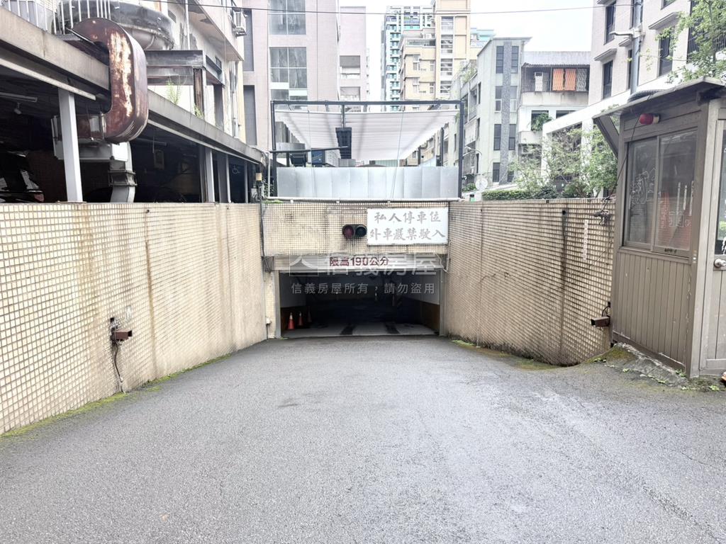 六福松江商業大車位房屋室內格局與周邊環境