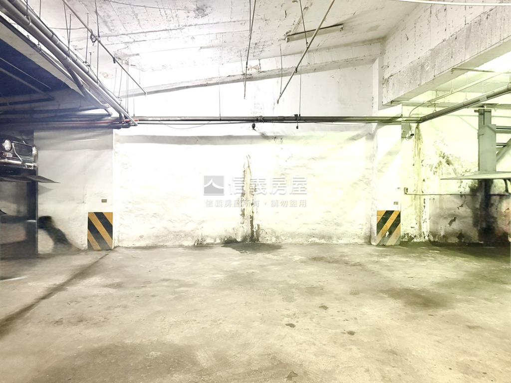 六福松江商業大車位房屋室內格局與周邊環境