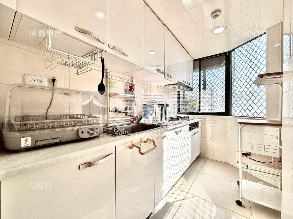 松竹站雙鐵共構採光三房房屋室內格局與周邊環境